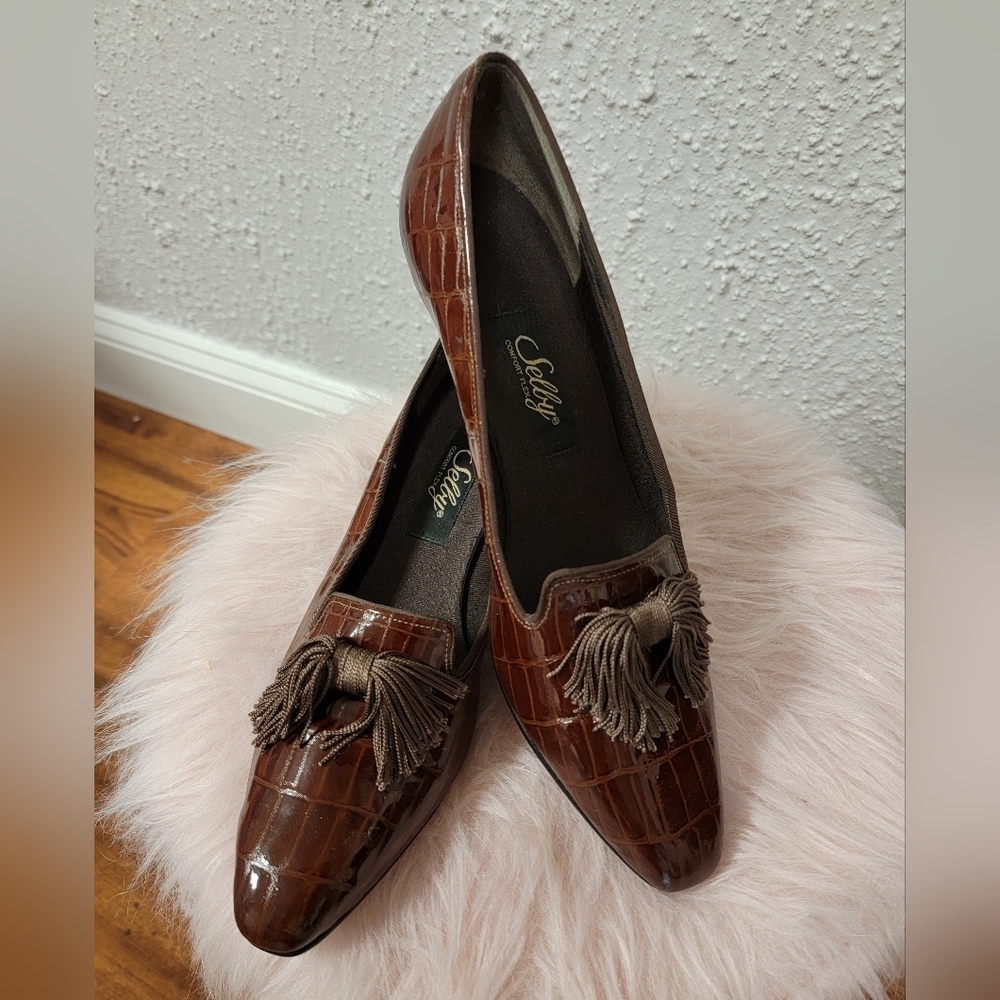 Shelby - Women's Brown Loafers with Tassle